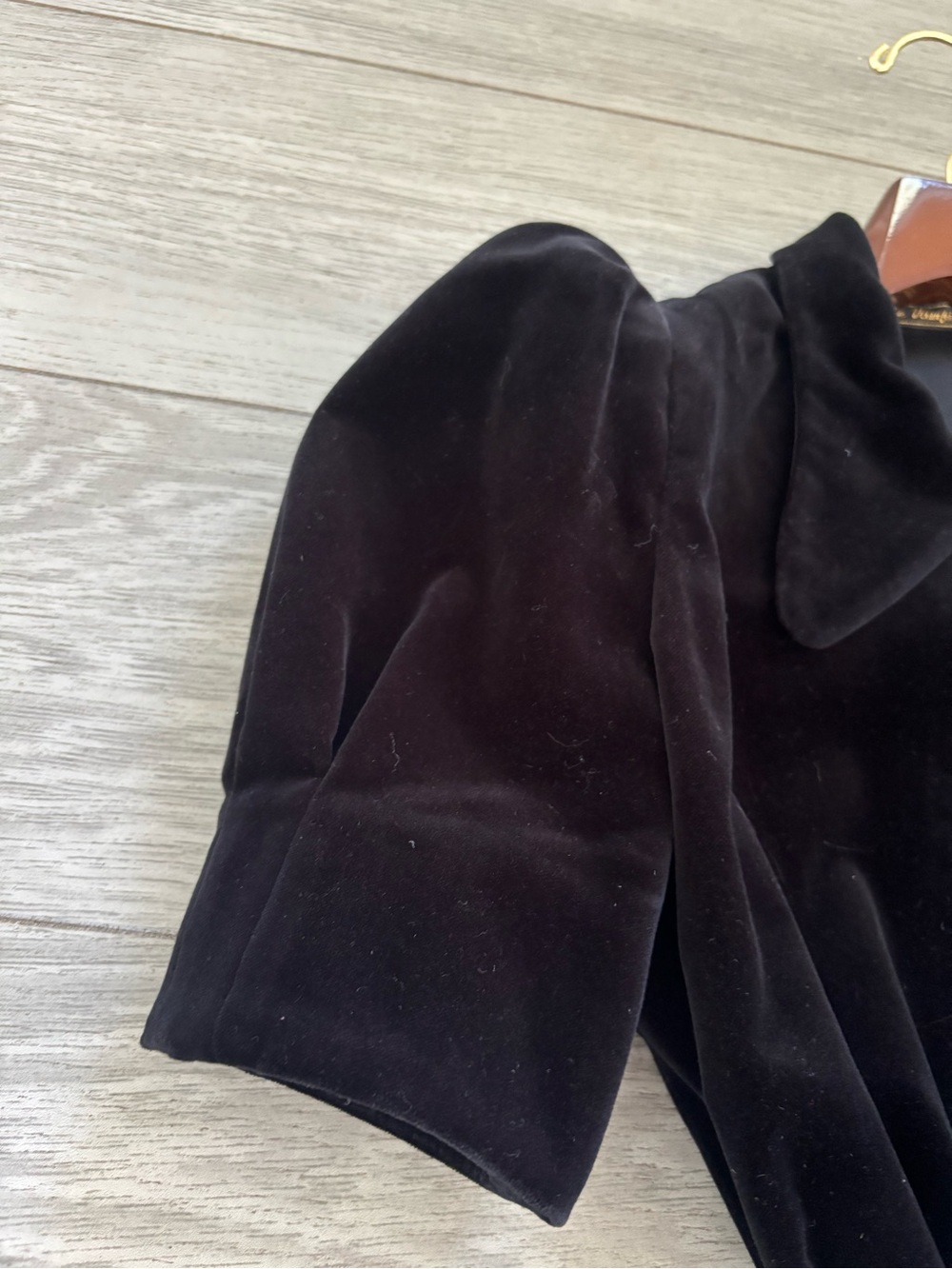 The Vampire’s Wife button-down blouse in thick cotton velvet. Removable sash. - Picture 5 of 9